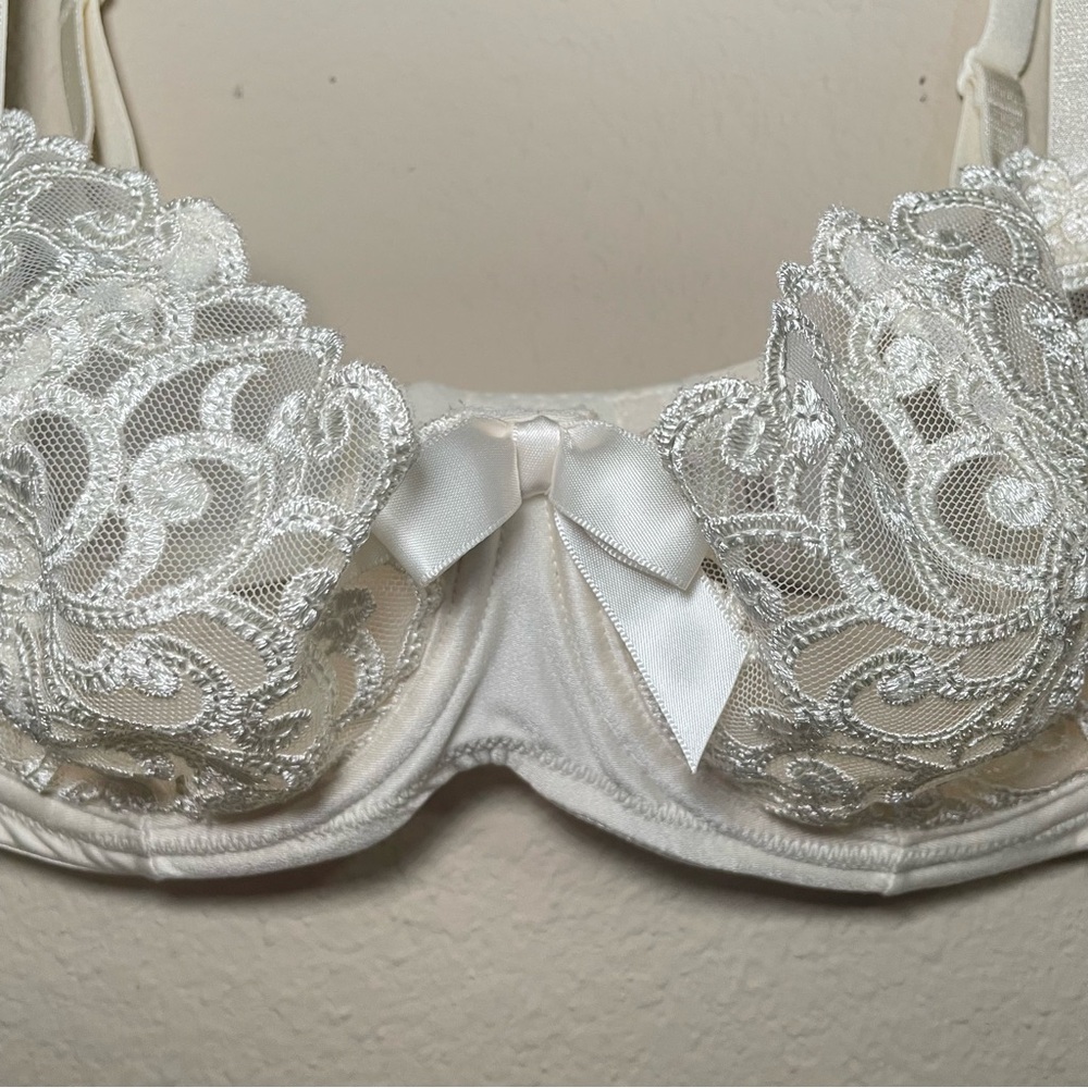 Vintage Victoria's Secret Beige Lace Embroidered Balconet Sling Bra‎ Sz 36C - Picture 2 of 8